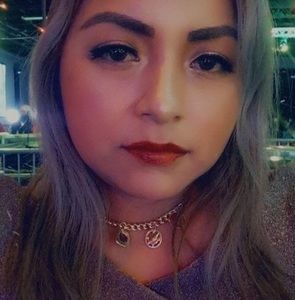 Meet your Posher, Idalia